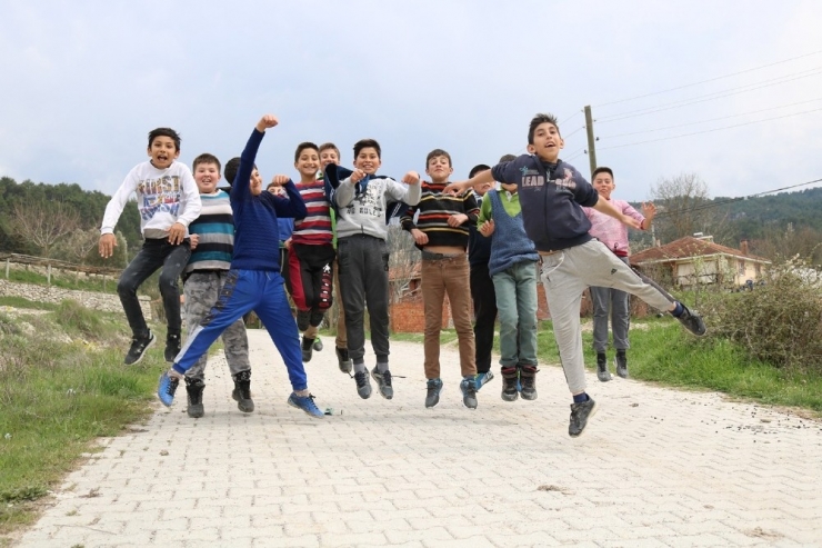 Köy Okulu Öğrencileri Fotoğrafçılıkla Tanıştı