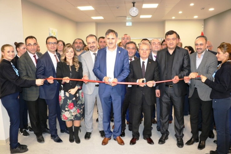 Manisa Şehir Hastanesinde Kütüphane Açıldı