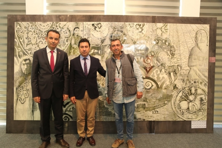 Ahmet Aras, Orta Asya’da Türklerin Sanat Yolculuğu Sergisini Gezdi