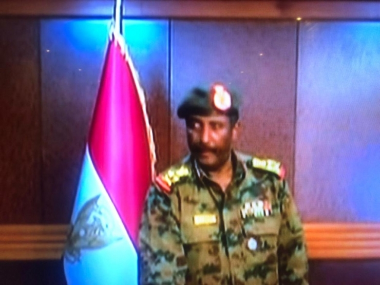Sudan’da Askeri Geçiş Konseyi Başkanı Görevini Devralan Abdurrahman Yemin Etti