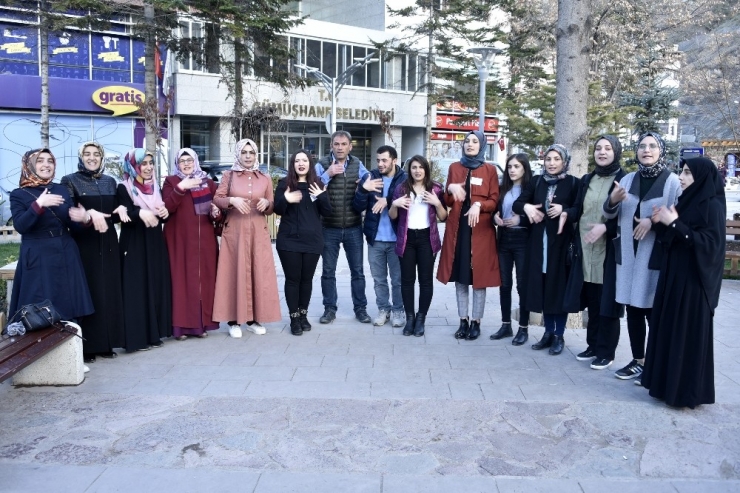 İşaret Dili Kursiyerlerinden Gümüşhane Caddelerinde Sosyal Deney