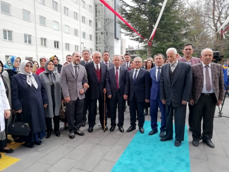 Erciyes Üniversitesinde Nazende-nuri Özkaya Gündüz Onkoloji Merkezi Açıldı