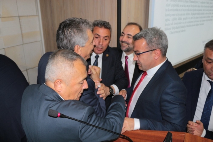 Büyükşehir Belediye Meclisi Encümen Üyeliği Seçimlerinde Arbede