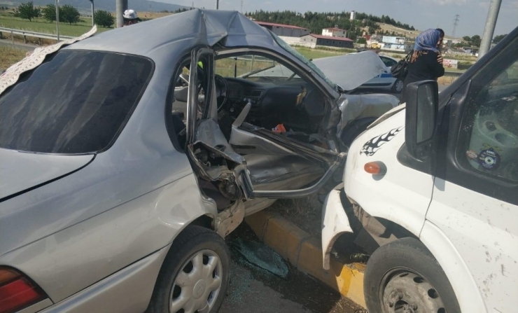 Kahramanmaraş’ta Minibüs İle Otomobil Çarpıştı: 5 Yaralı