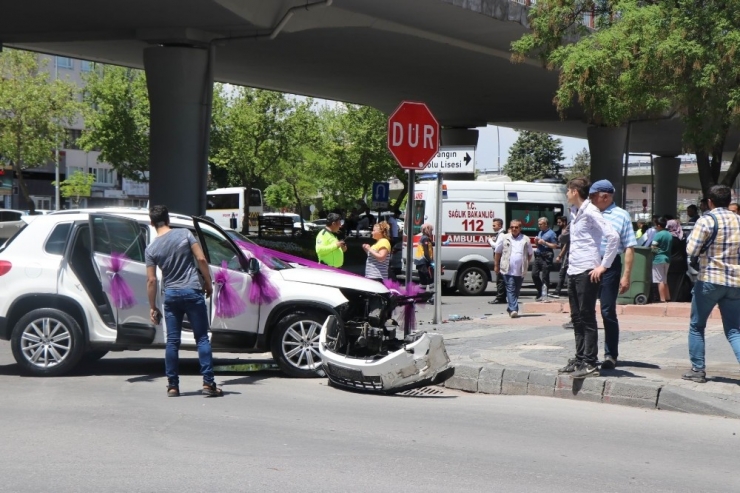 Gelin Almaya Giden Cip, Otomobile Çarptı: Damatla Beraber 5 Yaralı