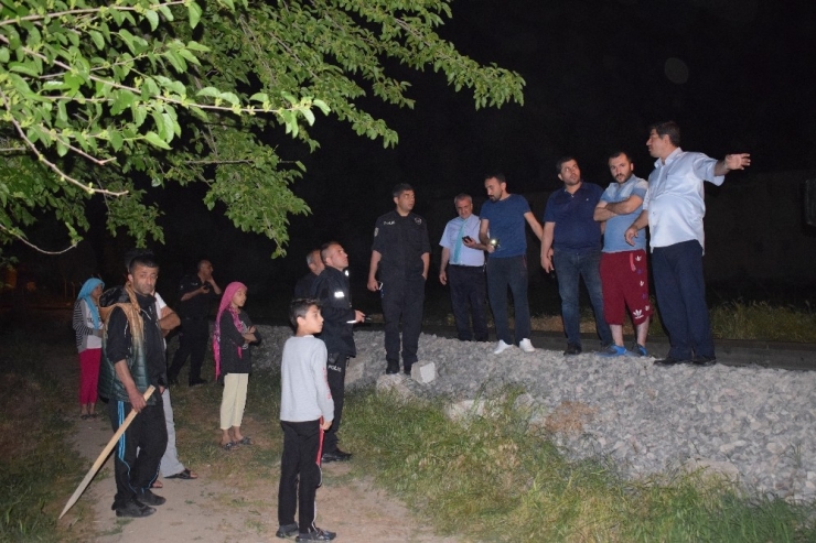 Malatya’da Faciadan Dönüldü, Yolcu Treni Otomobile Çaptı