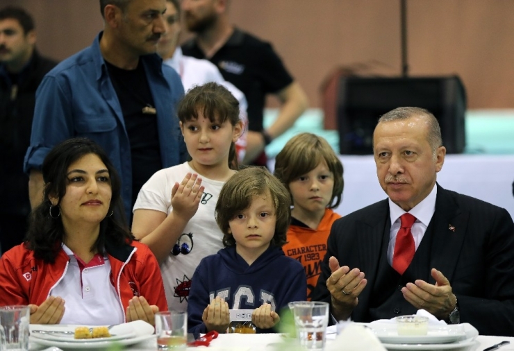 Cumhurbaşkanı Erdoğan: “Türkiye Tüm Kazanımlarını Bedel Ödeyerek Elde Etmiştir”