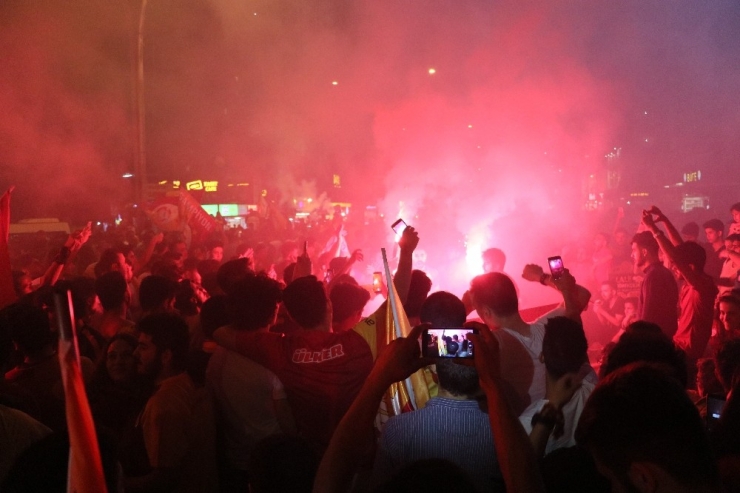Adana’da Galatasaray’ın Şampiyonluğu Coşkuyla Kutlandı