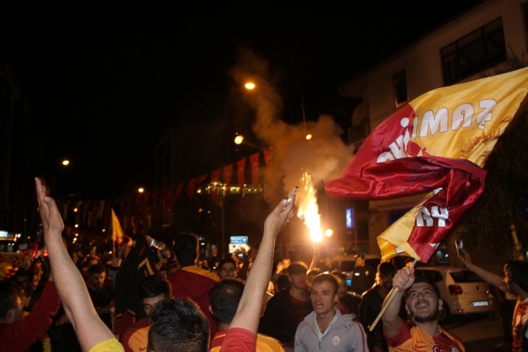 Ardahan’da Galatasaraylıların ’Şampiyonluk’ Kutlamaları