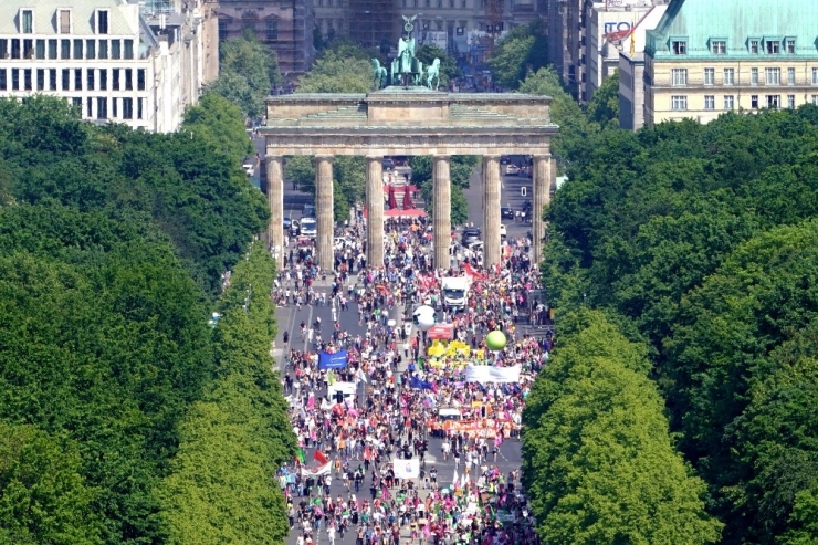 Almanya’da Seçim Öncesi Irkçılığa Karşı Protesto