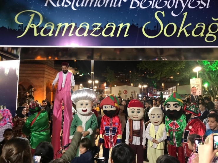 Kastamonu Belediyesi’nin Ramazan Sokağı’na Yoğun İlgi