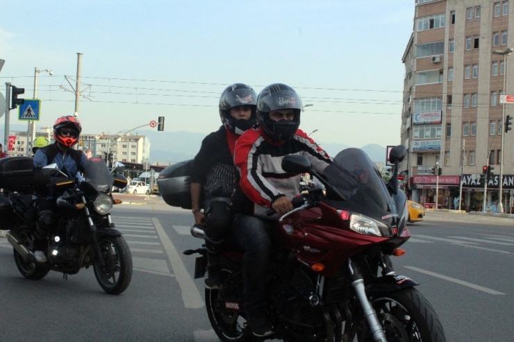 Motosiklet Tutkunları ‘Demirden At’larını 19 Mayıs İçin Sürdü