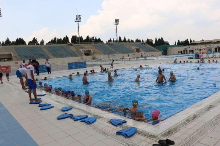 Yunusemre Belediyesi Yüzme Kursu Düzenleyecek