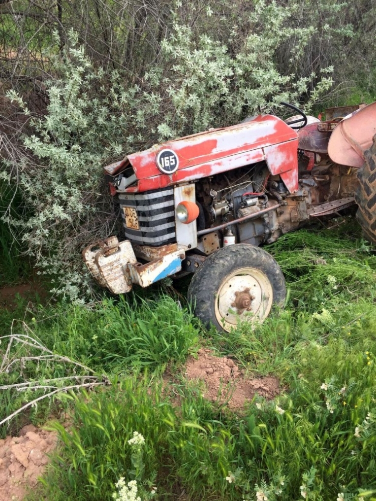 Takla Atan Traktörün Altında Kalan Sürücü Öldü