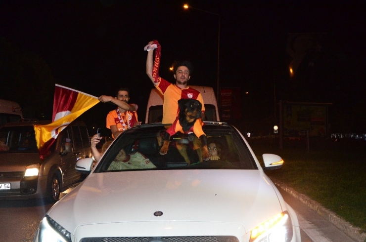 Bursa Sokaklarında Galatasaray Şampiyonluğu Kutlandı
