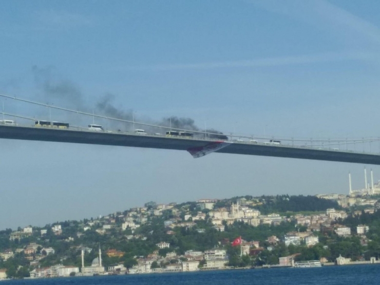 15 Temmuz Şehitler Köprüsü’nde Önce Aracını Ateşe Verdi, Sonra Köprüden Atladı