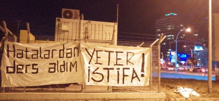 Bursaspor’da Taraftarlardan Pankartlı Protesto