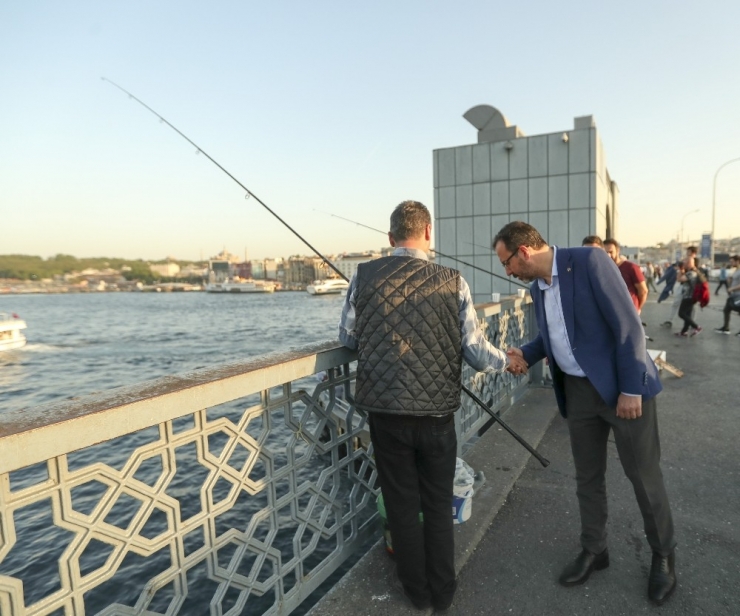 Bakan Kasapoğlu’nun İstanbul’da Balık Tutma Keyfi