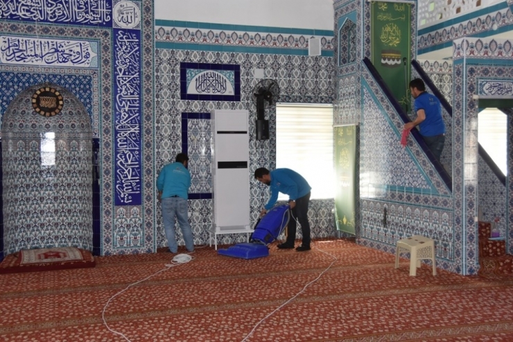Kocasinan’da Camiler Ramazan Ayında Da Gül Kokuyor