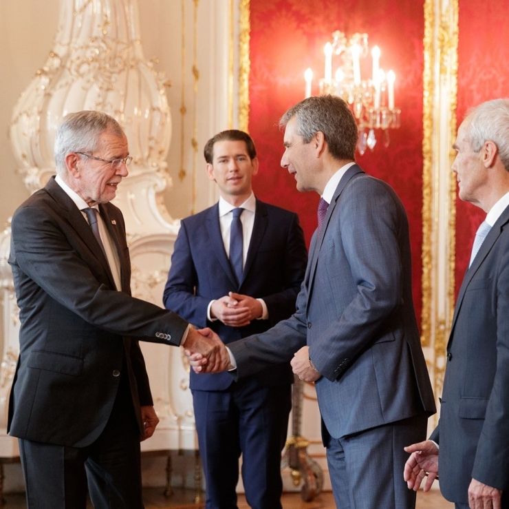 Avusturya’da Geçici Hükümet Göreve Başladı