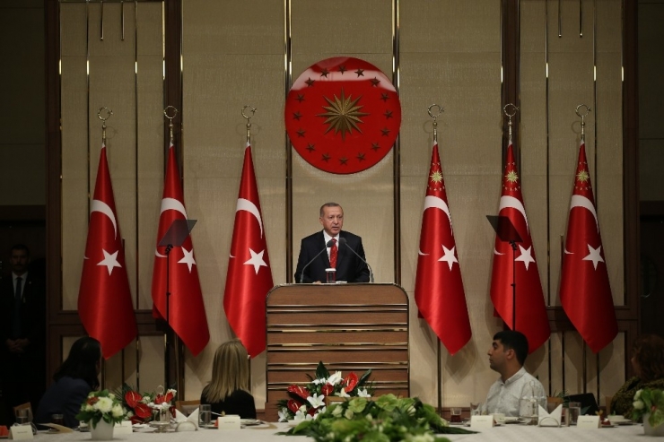 Cumhurbaşkanı Erdoğan, Eğitim Çalışanları İle İftar Programında Bir Araya Geldi