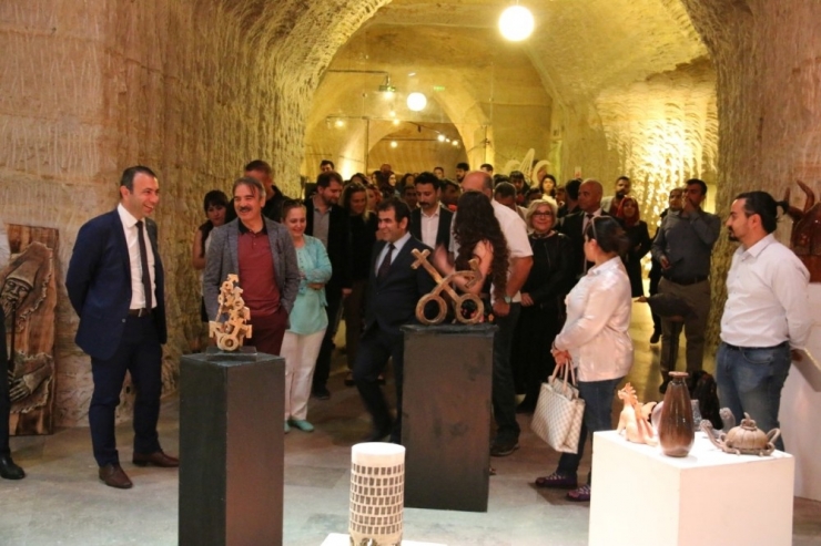Nevü Güzel Sanatlar Fakültesi Seramik Ve Cam Bölümü Mezuniyet Sergisi Açıldı