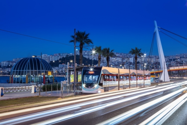İzmir Tramvayı 35 Milyon Kişi Taşıdı, Dünyayı 67 Kez Dolaştı
