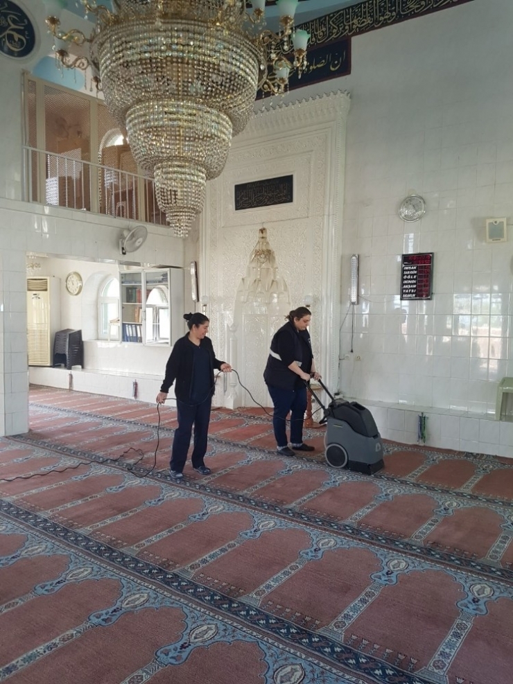 Salihli Belediyesi Camileri Pırıl Pırıl Yaptı