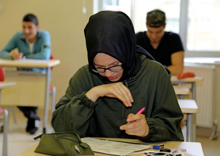 Ataşehir Belediyesi, 600 Genci Üniversiteye Hazırlıyor
