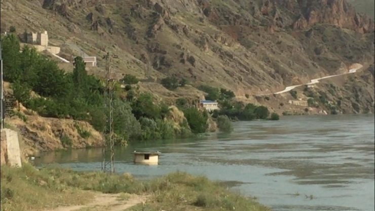 Baraj Kapağı Açıldı, Bir Araç, 1 Tesis Ve Yollar Su Altında Kaldı