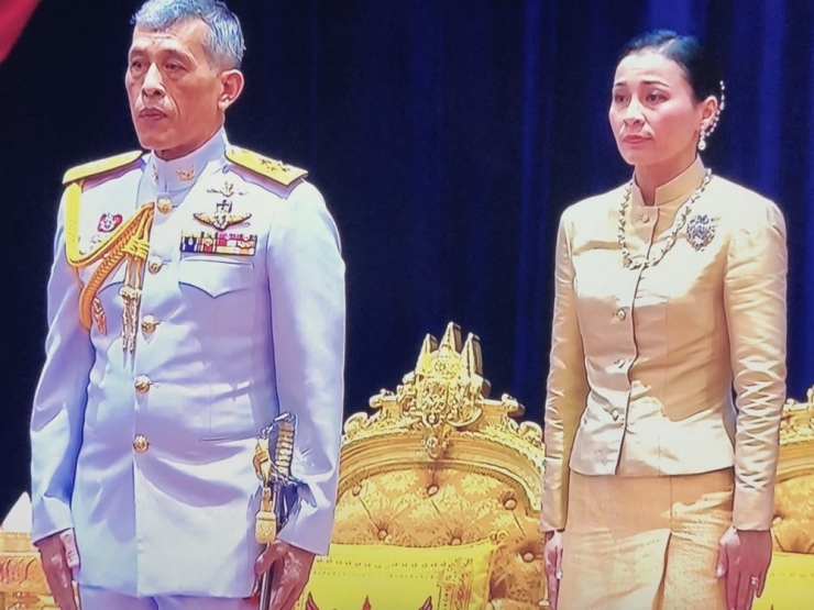 Tayland Kralı Darbeden Sonra Kurulan İlk Parlamentoyu Açtı