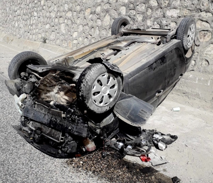 Adıyaman’da Otomobil Takla Attı: 2 Yaralı