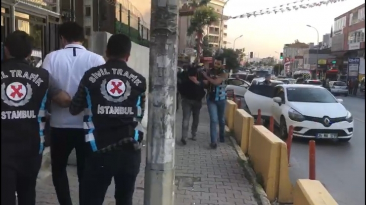 İstanbul’da Makas Yarışı Yapan Magandalar Yakalandı