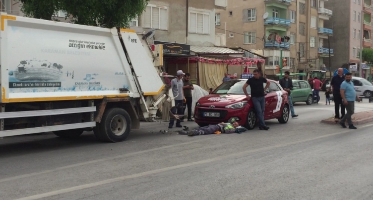 Otomobilin Çarptığı Çöp Kamyonundaki Temizlik İşçisi Yaralandı