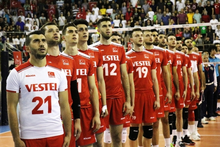 Milliler, Malatya’da Slovakya’yı 3-0 Geçti