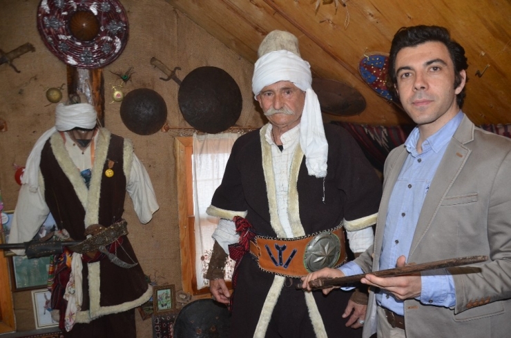 Osmanlı’da Taşınan Tahta Kılıcın Sırrı Ortaya Çıktı