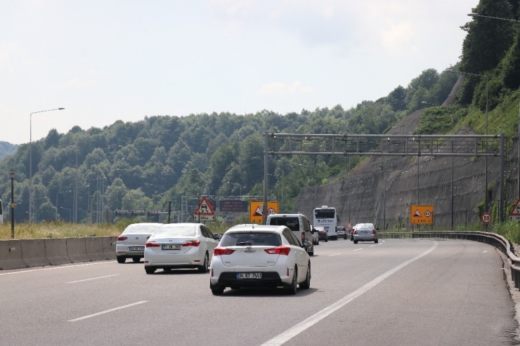 Bolu Tem Otoyolu’nda Trafik Yoğunluğu Sürüyor