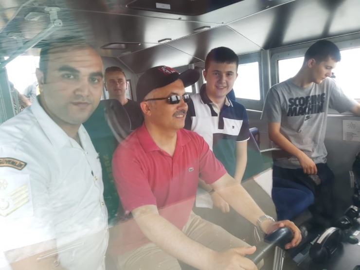 Vali Çeber, Sahil Güvenlik Botu İle Denize Açılarak Çalışmalar Hakkında Brifing Aldı