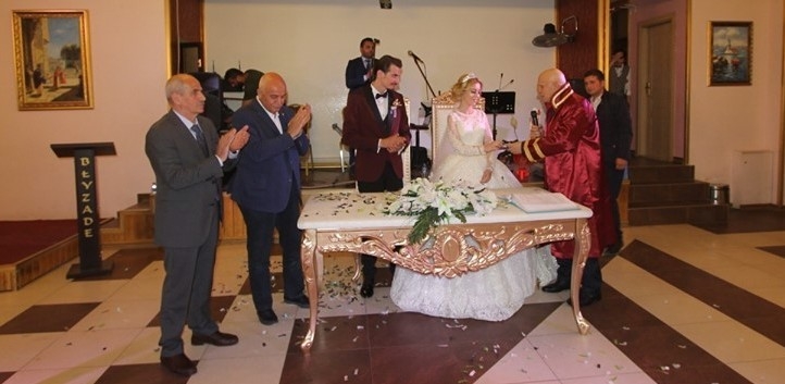 Başkan Pekmezci, Ali Ve Hanife Çiftinin Nikahını Kıydı