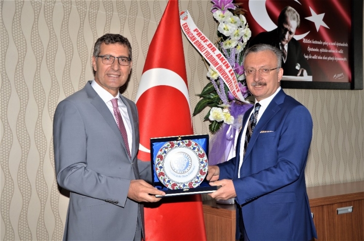 Eğitim Fakültesinde Devir Teslim Töreni