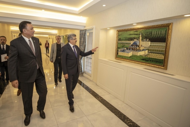 Kırgız Büyükelçisi Omuraliyev’den Vali Bilmez’e Ziyaret