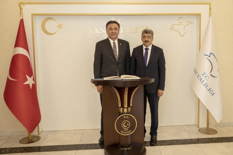 Kırgız Büyükelçisi Omuraliyev’den Vali Bilmez’e Ziyaret