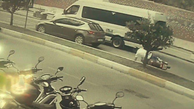 Yaya Geçidinde Bekleyen Otomobile Motosikletiyle Arkadan Çarptı: 1 Yaralı