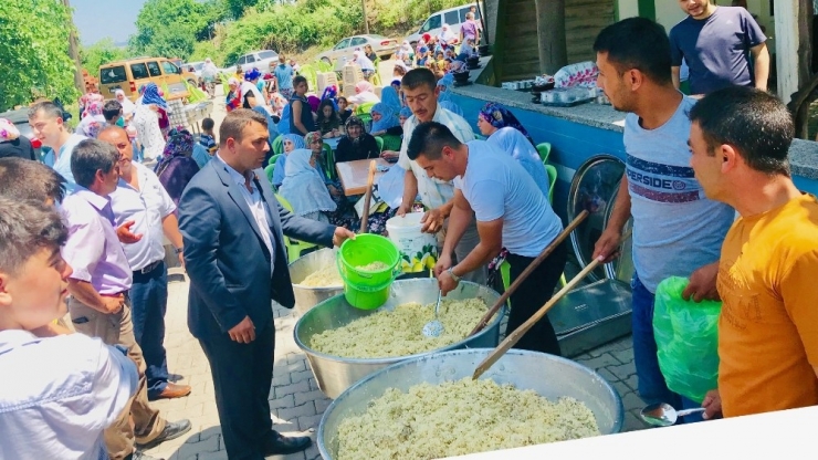 Köy Hayır Yemeğine 2 Bin Kişi Katıldı