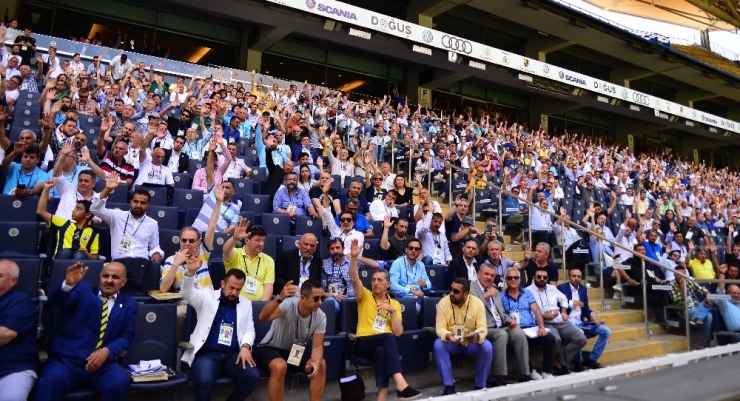 Fenerbahçe’de Başkan Ali Koç Yönetimi İbra Edildi