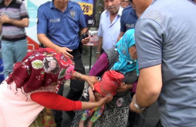 Kucağında Bebekle Polise Yakalanan Kadın Dilenciden "Bebeği Yere Çarparım" Tehdidi