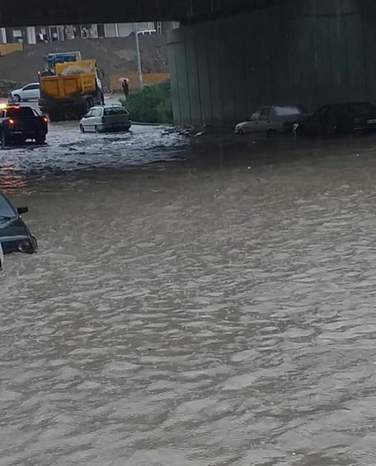 Ankara’da Sel Suları Vatandaşlara Zor Anlar Yaşattı
