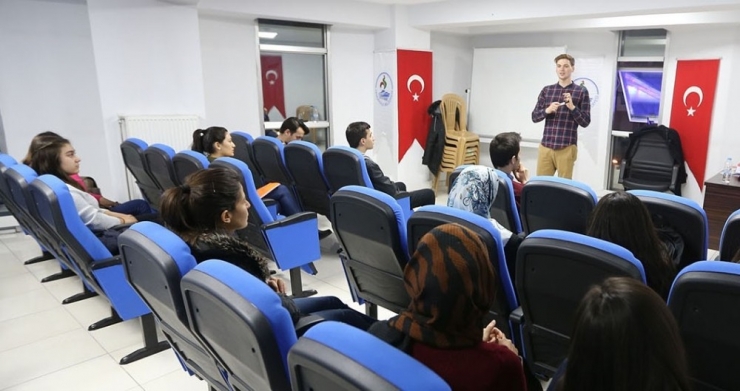 Pamukkale Belediyesi Gençlere Yabancı Dil Kursu Açıyor