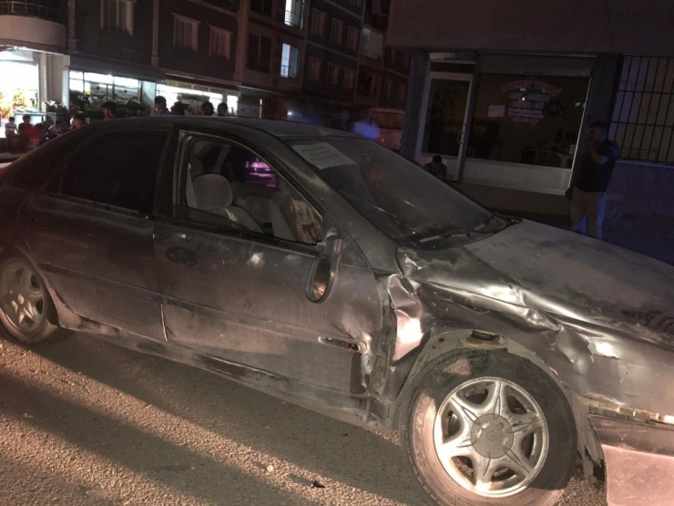 Siirt’te İki Araç Çarpıştı: 2 Yaralı