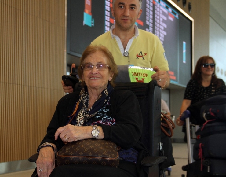 69 Yıllık Hayalini Gerçekleştiren Raşel Kazes, Türkiye’den Ayrıldı